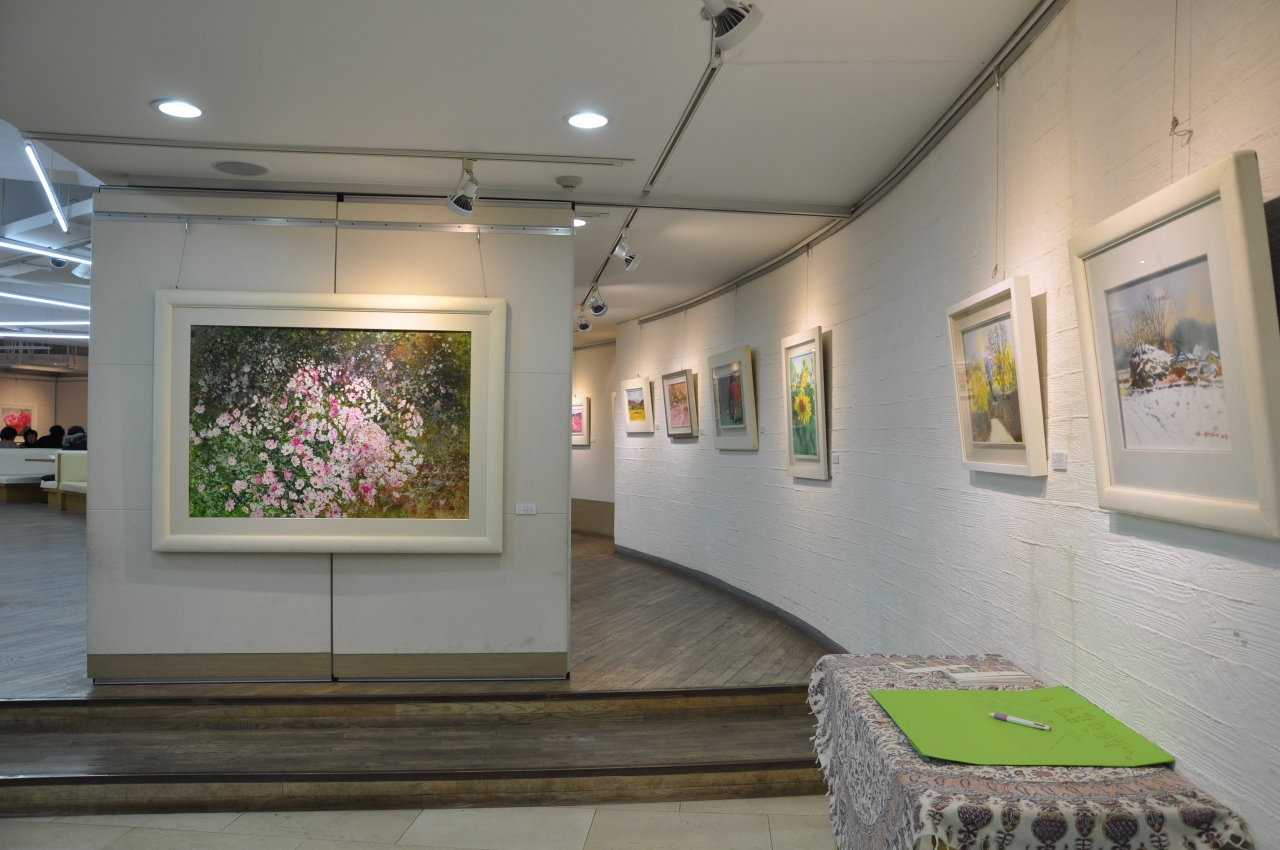 A gallery called 'Sogno' is held at Monet in Jigok Community Center from Feb. 1 to 15, depicting beautiful four seasons of Korea.