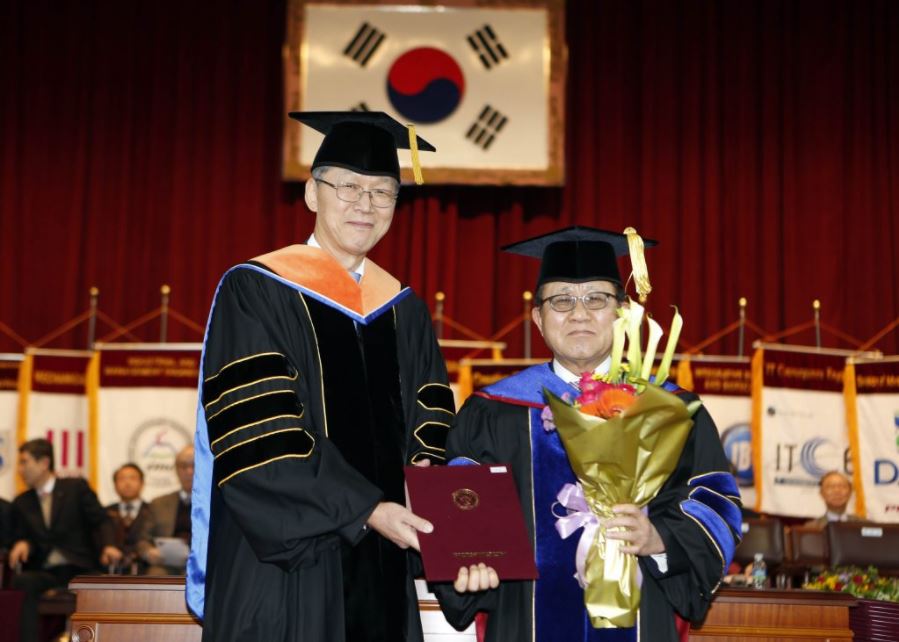 ▲President Kim Doh-Yeon (left) and Heo Jin-gyu, the CEO of Iljin