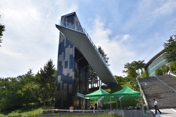 ▲The Haedong 78 tower in its completion ceremony