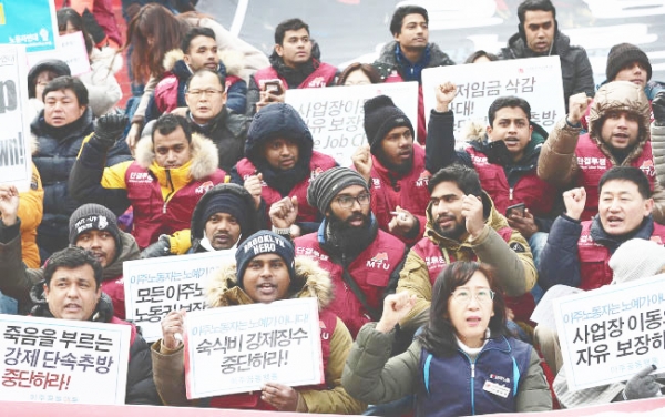 ▲Migrant workers protesting for their rights / The Korea Herald