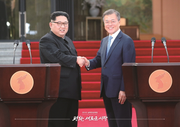 ▲President Moon Jae-in (right) and Kim Jong-un (left) / 2018 Inter Korean Summit preparatory committee