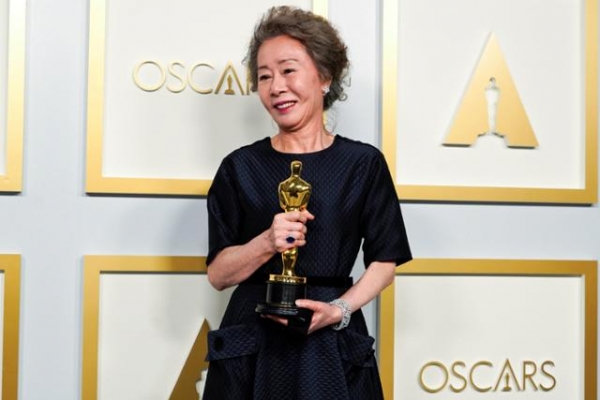 ▲ Youn Yuh-jung with her trophy at the Oscars / Yonhap