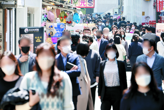 ▲People’s faces are blurred on media contents /JoongangIlbo