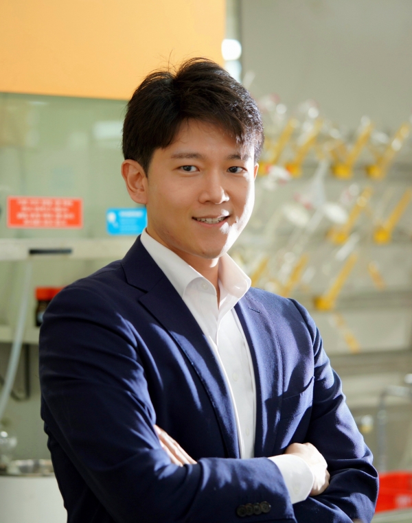 Assistant Professor Hyunwoo Kim (CHEM)