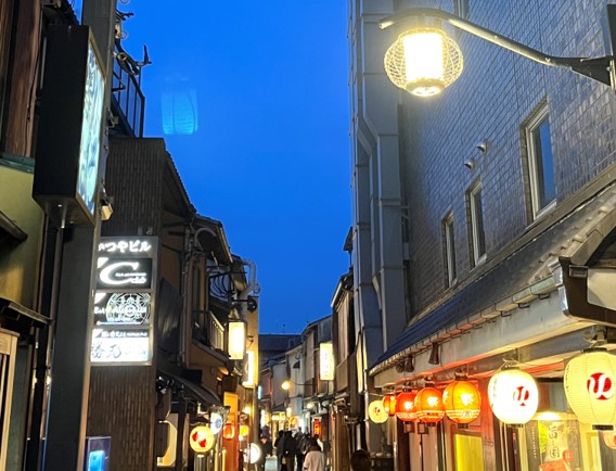 ▲Streets of Kyoto where the tradition lives on