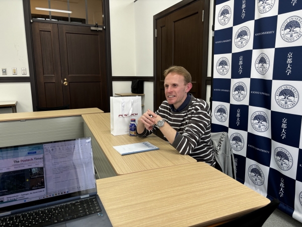 ▲Prof. Daniel Packwood at the interview