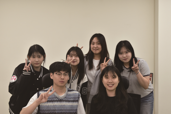 ▲The POSTECH Creators and Dayeon Yang from External Relations and Communications