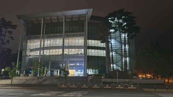 ▲The Tae-Joon Park Digital Library lights up late at night