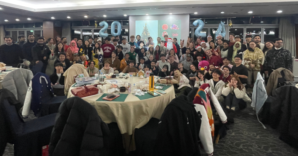 ▲지난해 말 우리대학 교환학생들과 함께한 2024 POSTECH YEAR END PARTY의 모습(출처: POSTECH International Relations 홈페이지)